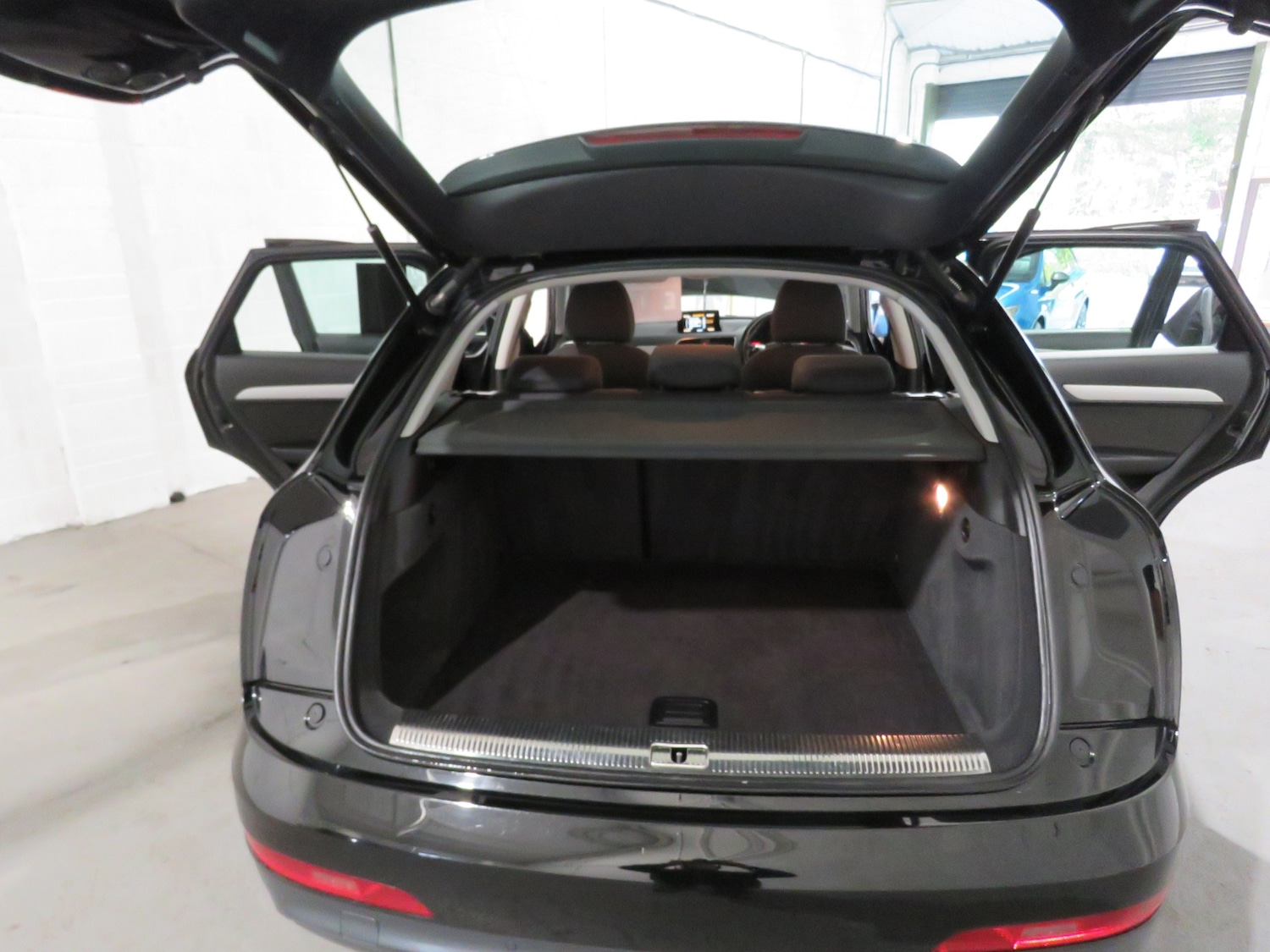 Used Audi Q3 2014 for sale - 76353410: Photo 27