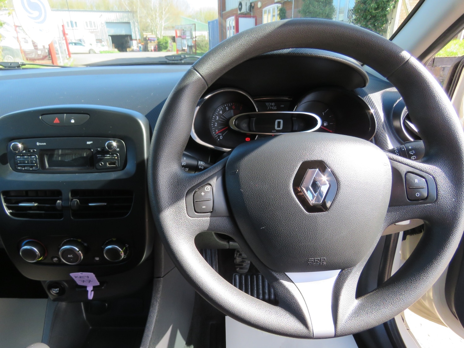 Used Renault Clio 2016 for sale - 77889309: Photo 15