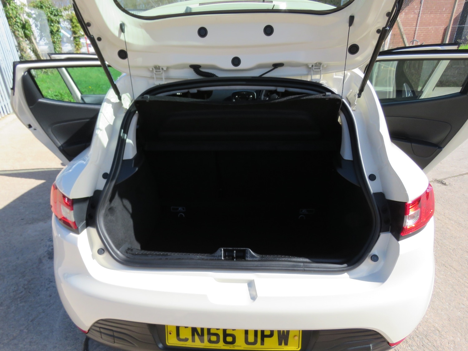 Used Renault Clio 2016 for sale - 77889309: Photo 18