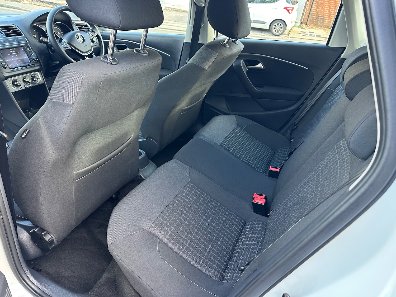 Used Volkswagen Polo 2015 for sale - 76346829: Photo 11