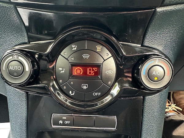 Used Ford Fiesta 2011 for sale - 75512311: Photo 11