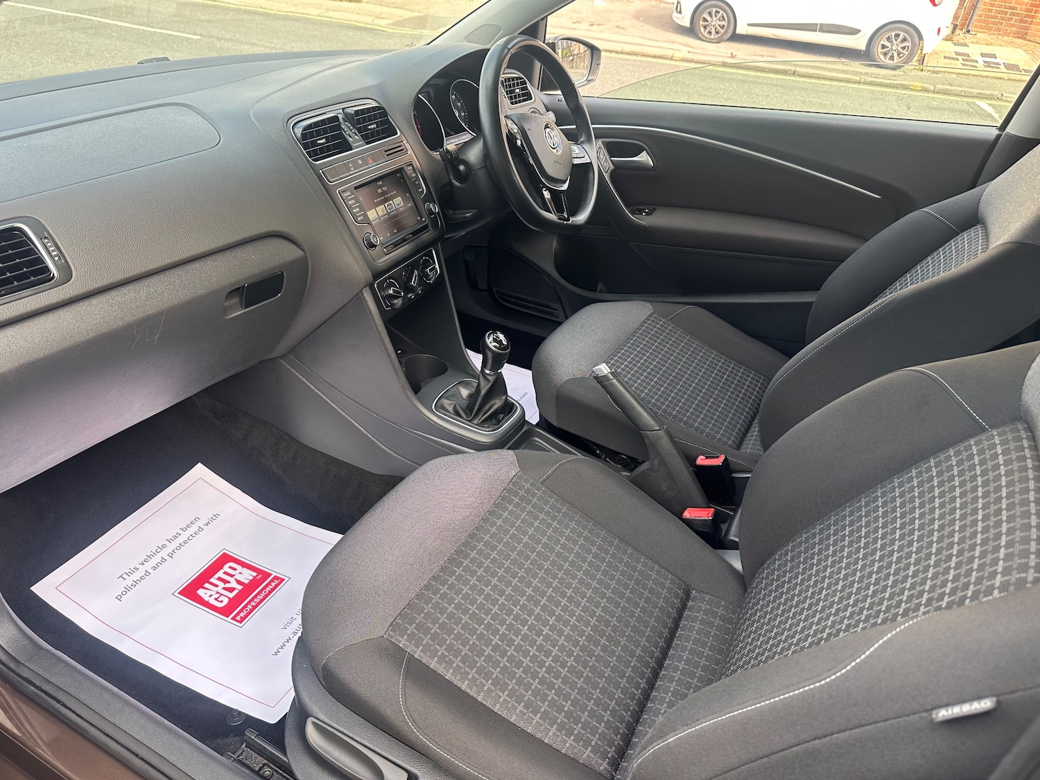 Used Volkswagen Polo 2015 for sale - 76102035: Photo 9