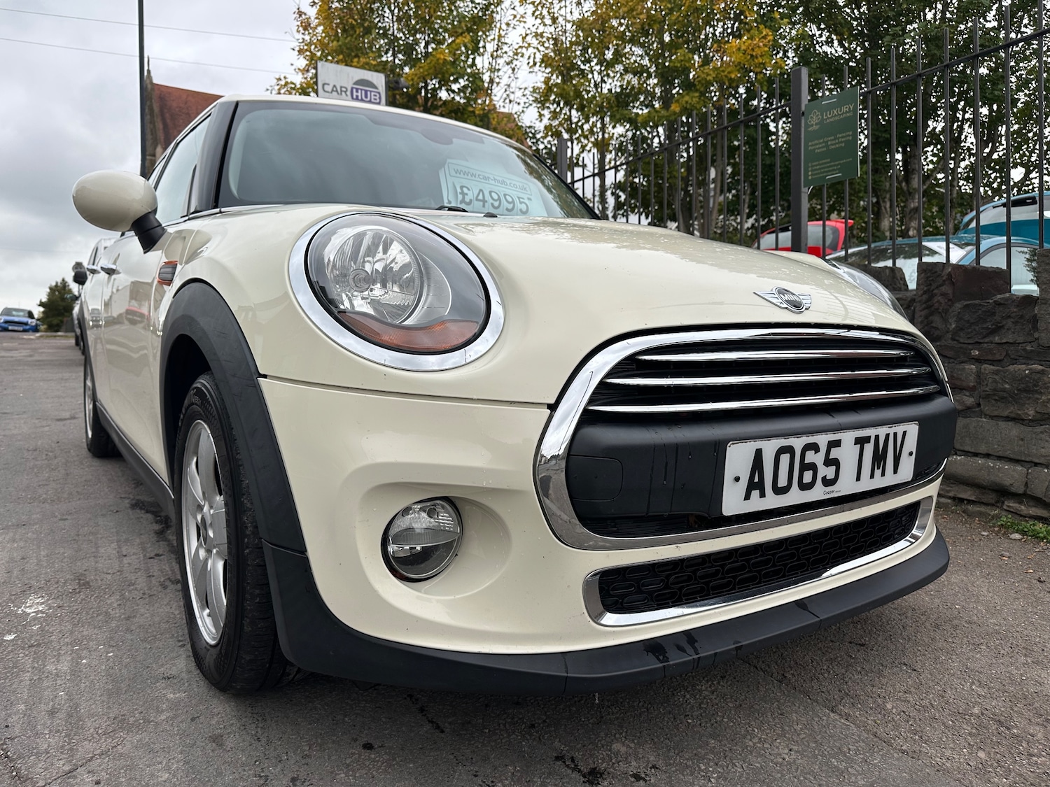 Used MINI Hatch 2015 for sale - 76232352: Photo 1