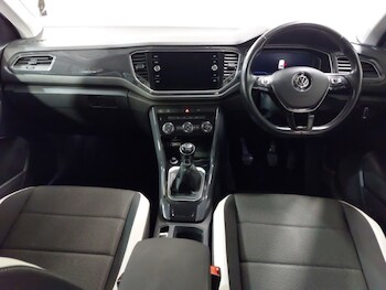 Used Volkswagen T-Roc 2018 for sale - 78147155: Photo