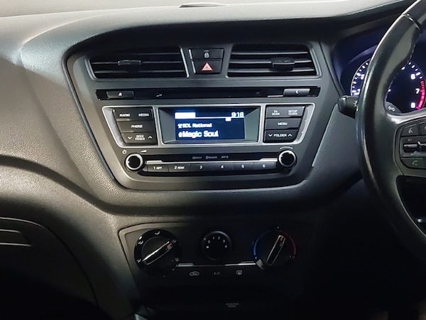 Used Hyundai i20 2018 for sale - 76297933: Photo 11