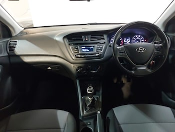 Used Hyundai i20 2018 for sale - 76297933: Photo 2