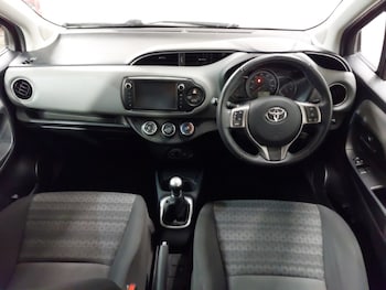 Used Toyota Yaris 2017 for sale - 79452155: Photo