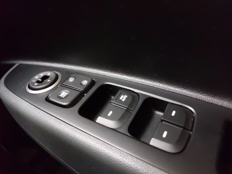 Used Hyundai i10 2017 for sale - 76397535: Photo 17