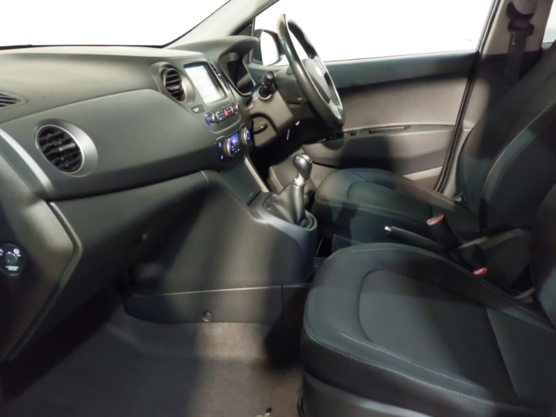 Used Hyundai i10 2017 for sale - 76397535: Photo 5
