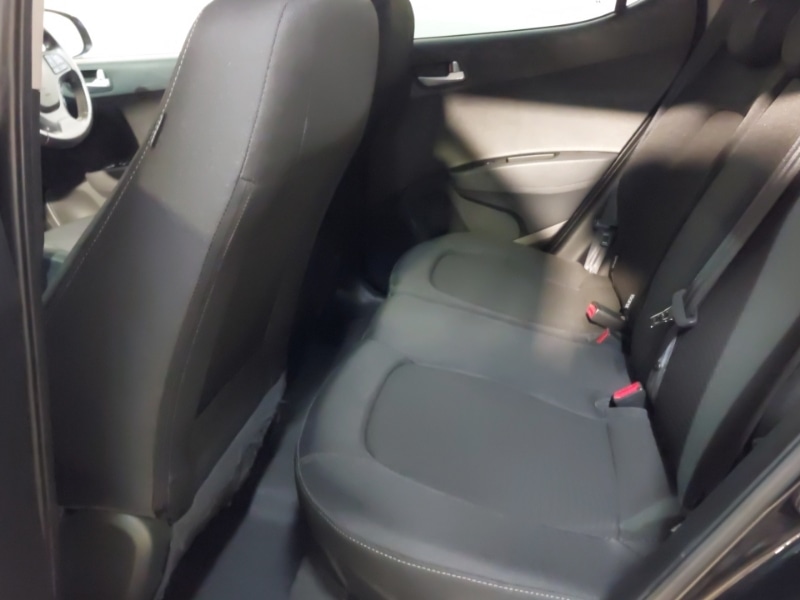 Used Hyundai i10 2017 for sale - 76397535: Photo 6