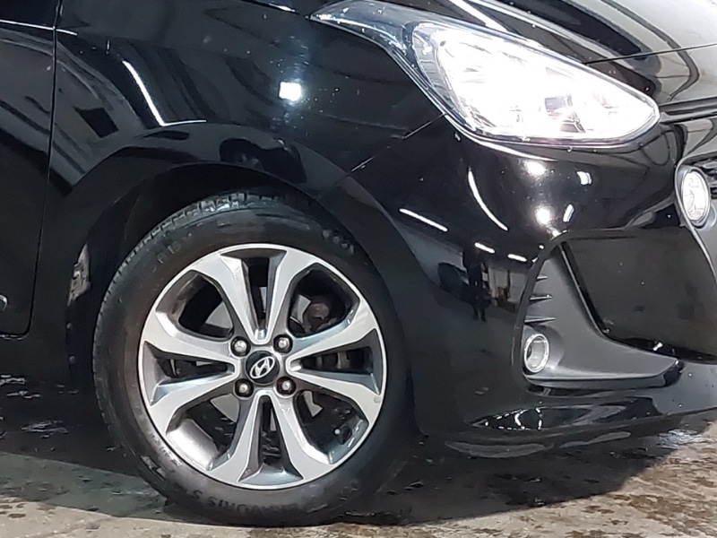 Used Hyundai i10 2017 for sale - 76397535: Photo 9