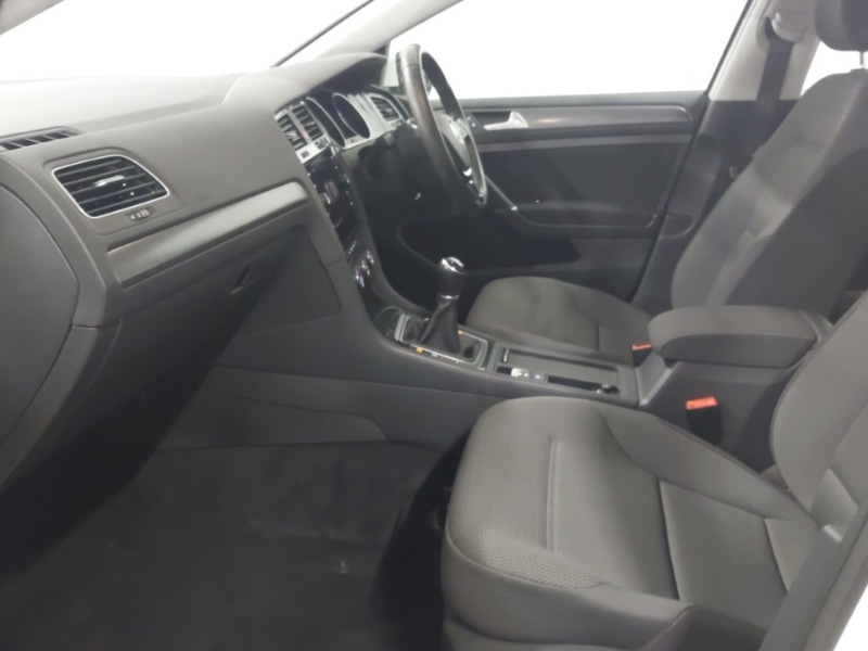 Used Volkswagen Golf 2017 for sale - 77154793: Photo 5