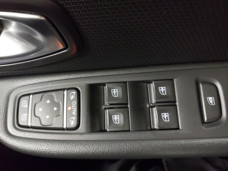 Used Renault Clio 2019 for sale - 76827233: Photo 19