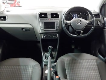 Used Volkswagen Polo 2016 for sale - 78940910: Photo