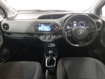 Used Toyota Yaris 2018 for sale - 79243048: Photo