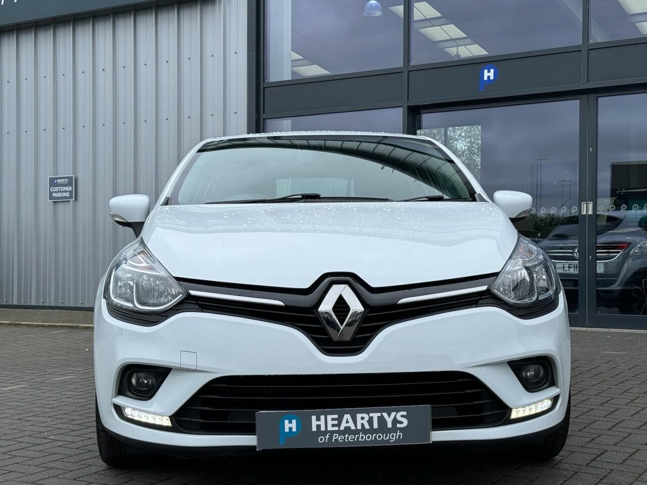 Used Renault Clio 2019 for sale - 76702182: Photo 2