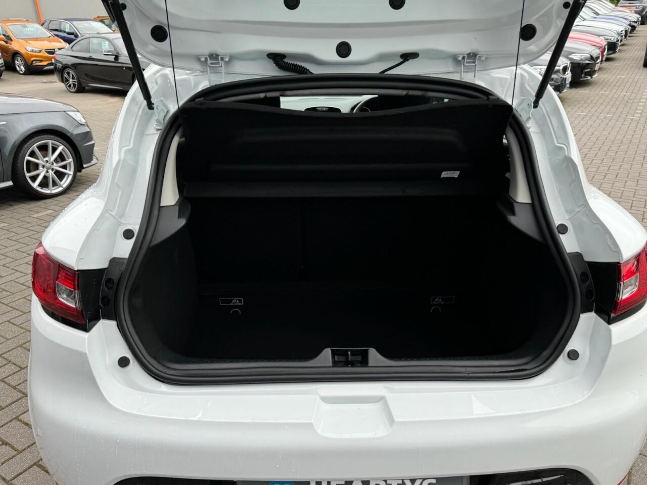 Used Renault Clio 2019 for sale - 76702182: Photo 36