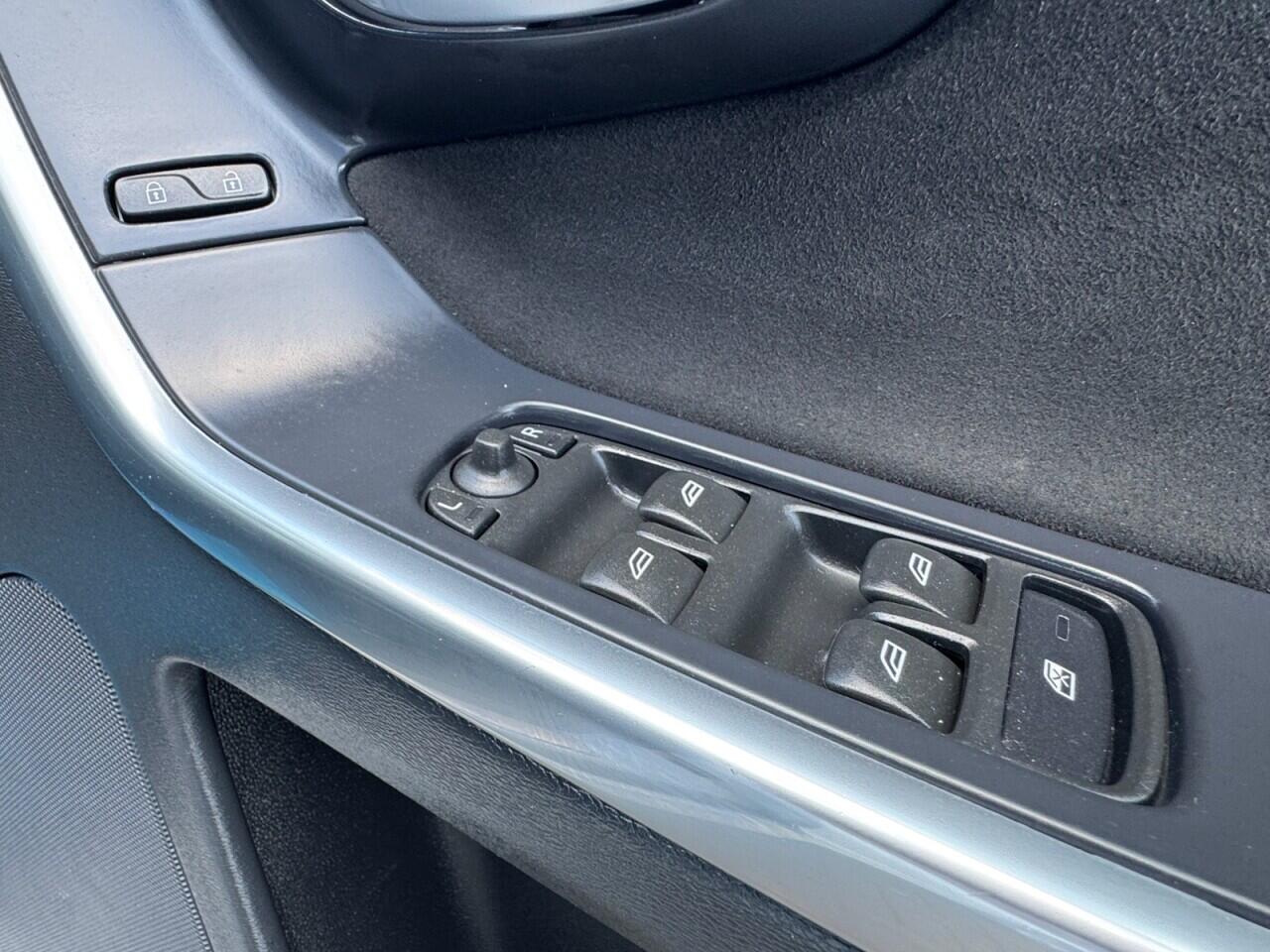 Used Volvo XC60 2017 for sale - 76701106: Photo 45