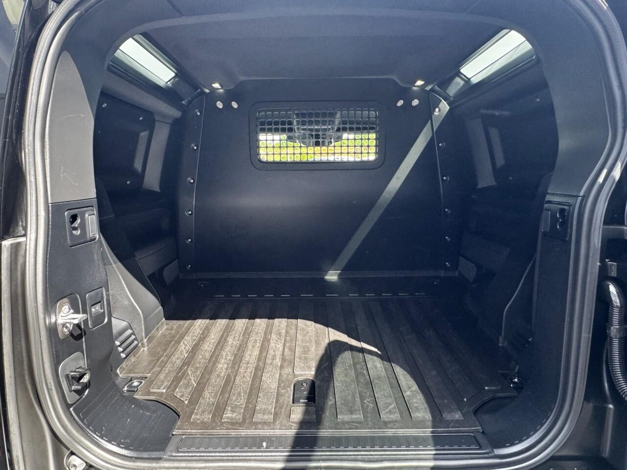 Used Land Rover Defender 2023 for sale - 77351924: Photo 51