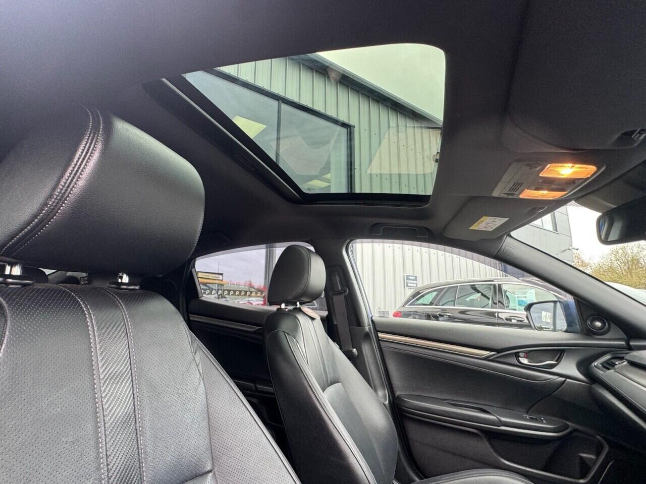 Used Honda Civic 2019 for sale - 77598774: Photo 37