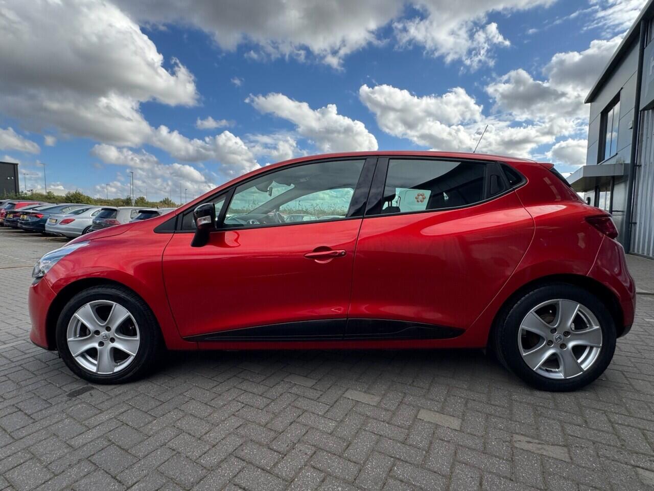 Used Renault Clio 2015 for sale - 76701398: Photo 10