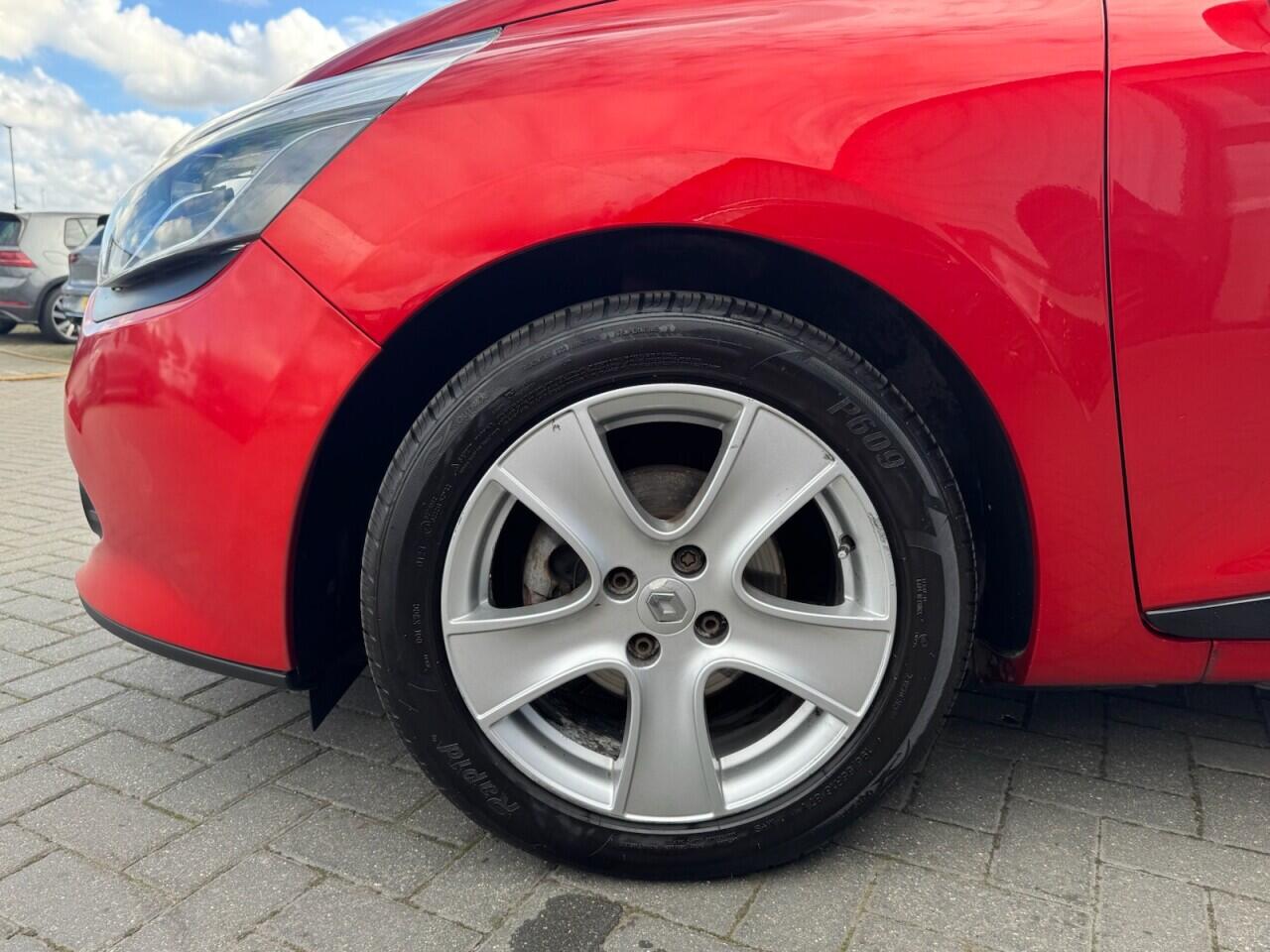 Used Renault Clio 2015 for sale - 76701398: Photo 14