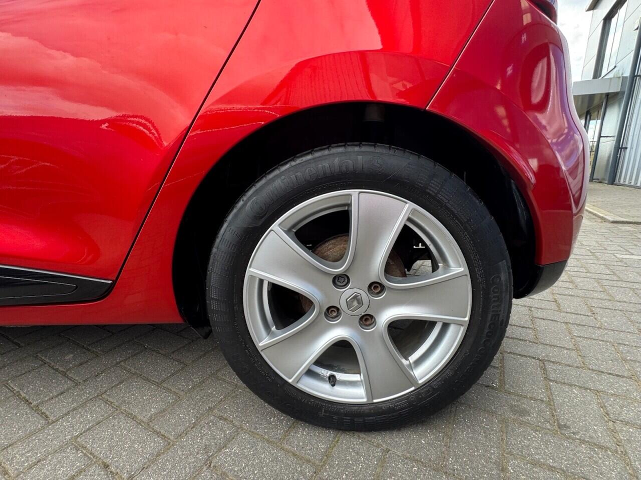 Used Renault Clio 2015 for sale - 76701398: Photo 16