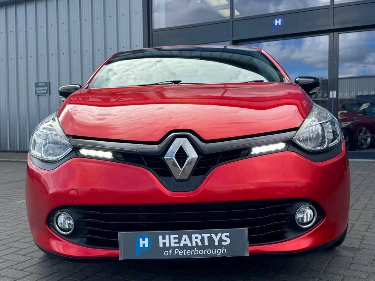 Used Renault Clio 2015 for sale - 76701398: Photo 2