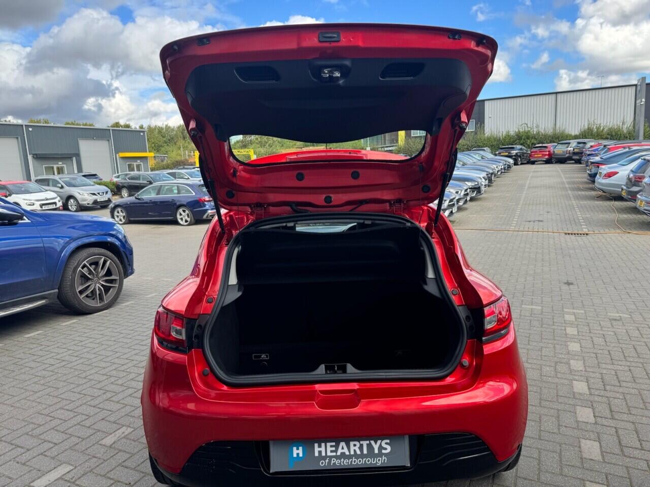 Used Renault Clio 2015 for sale - 76701398: Photo 20