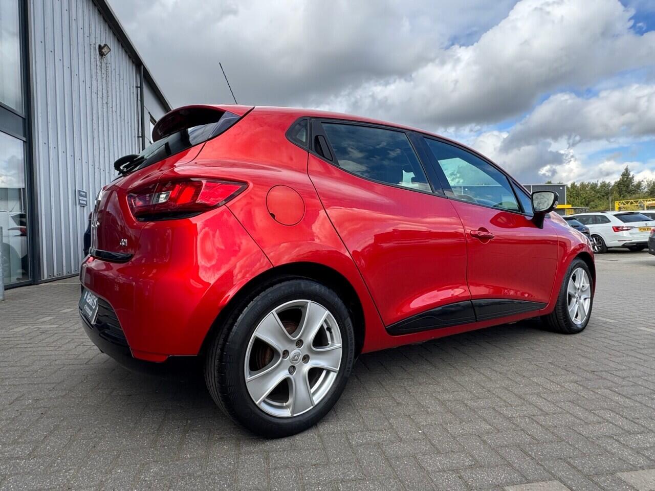 Used Renault Clio 2015 for sale - 76701398: Photo 22