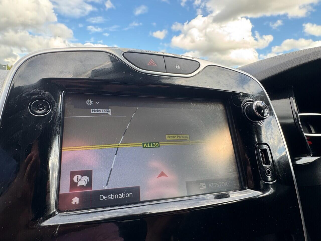 Used Renault Clio 2015 for sale - 76701398: Photo 30