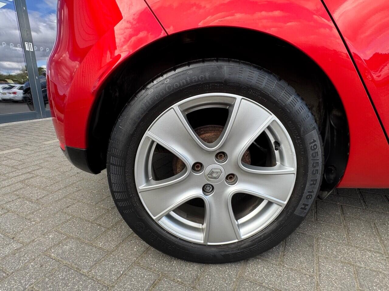 Used Renault Clio 2015 for sale - 76701398: Photo 32