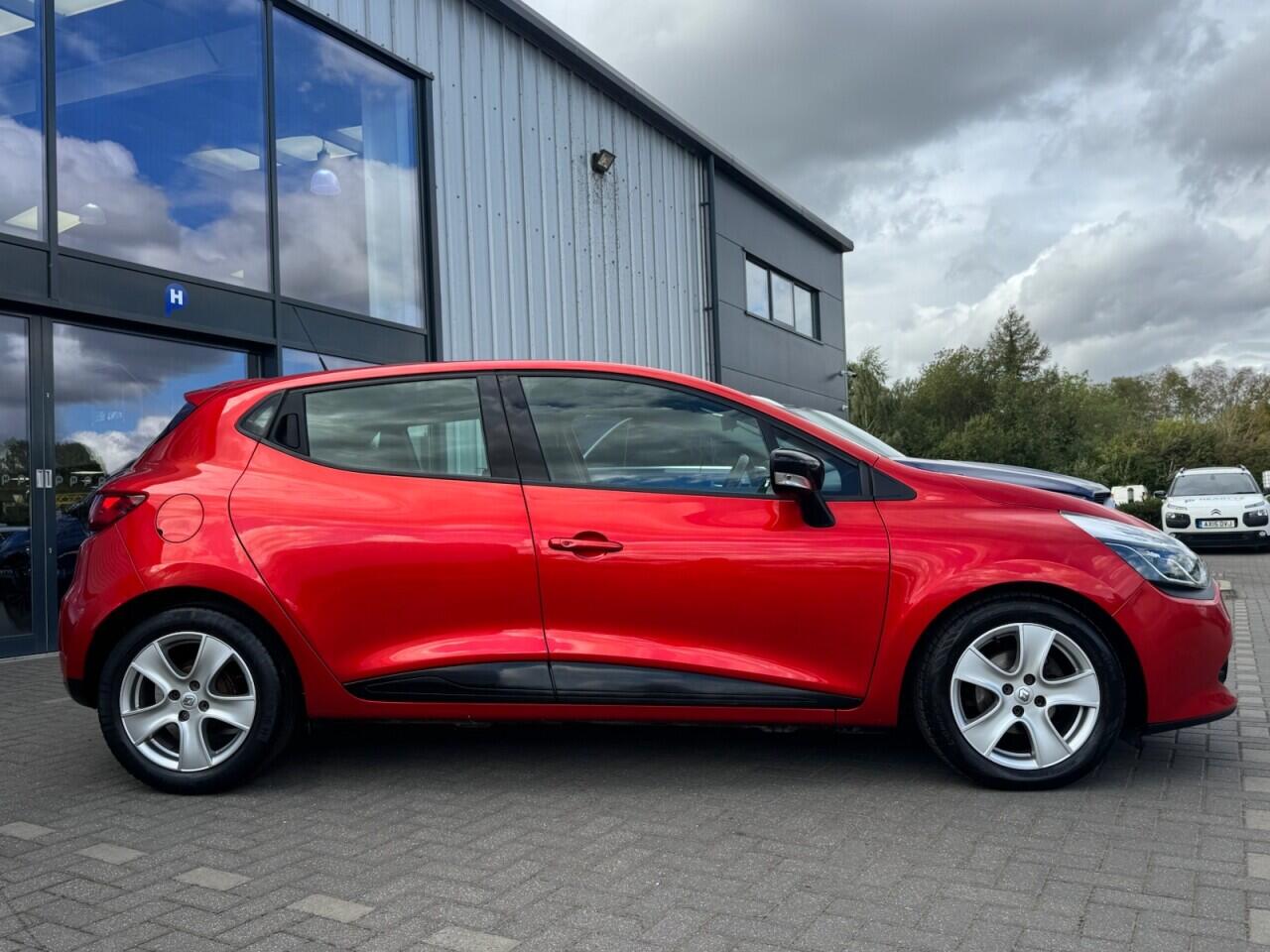 Used Renault Clio 2015 for sale - 76701398: Photo 38