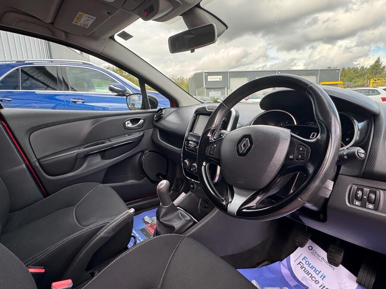 Used Renault Clio 2015 for sale - 76701398: Photo 44