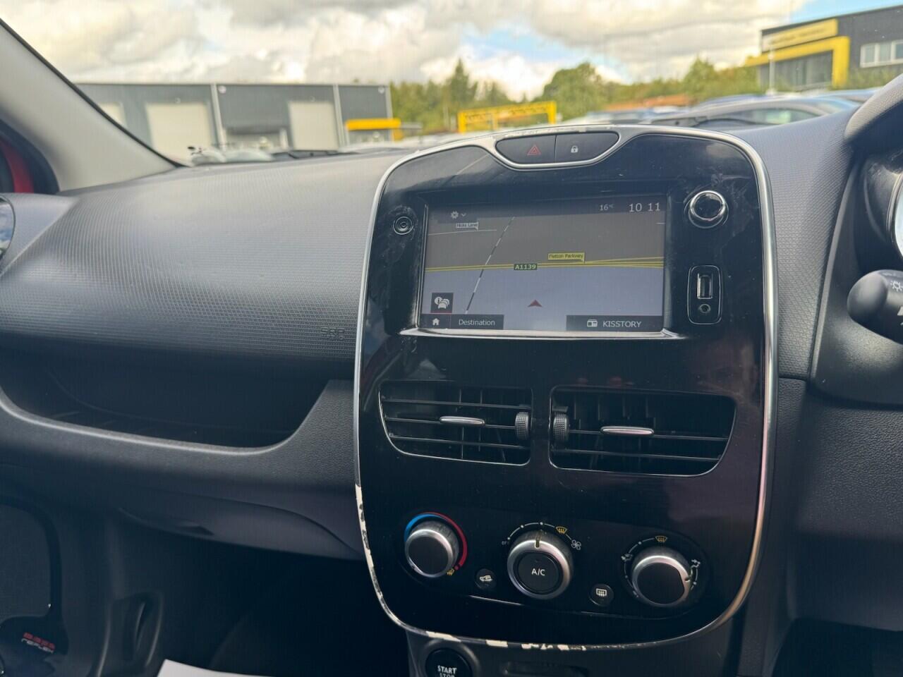 Used Renault Clio 2015 for sale - 76701398: Photo 46