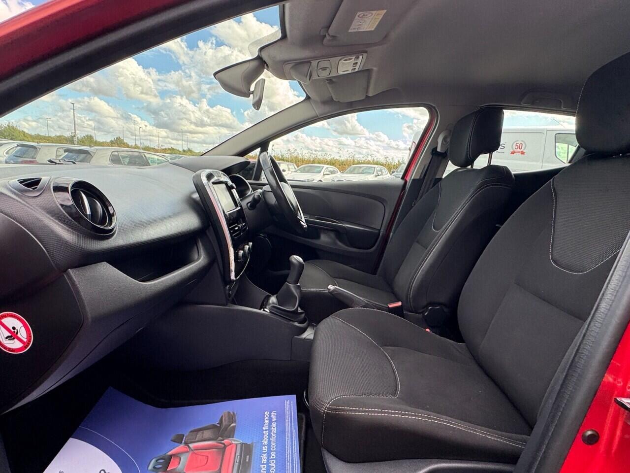 Used Renault Clio 2015 for sale - 76701398: Photo 5