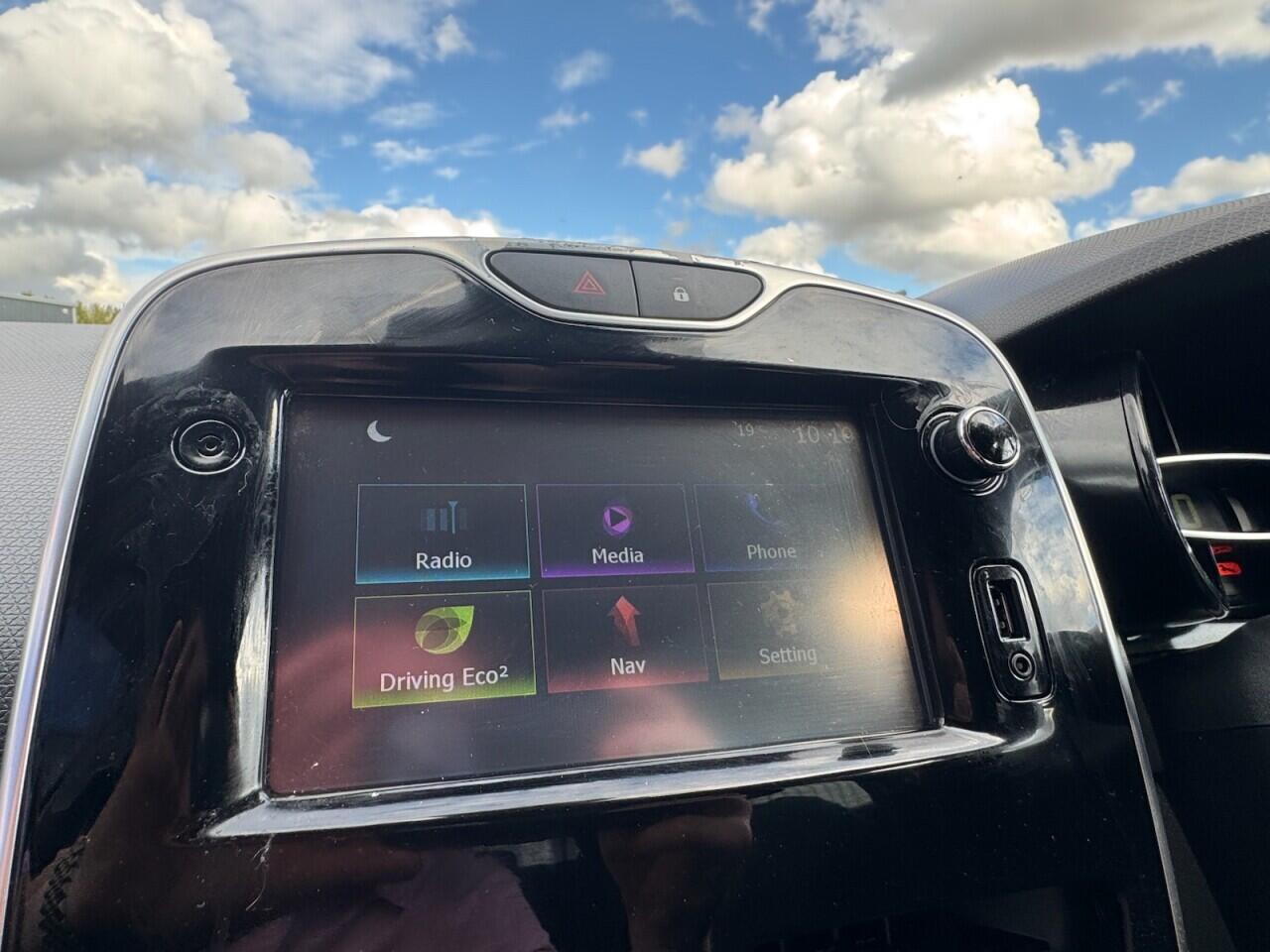 Used Renault Clio 2015 for sale - 76701398: Photo 50