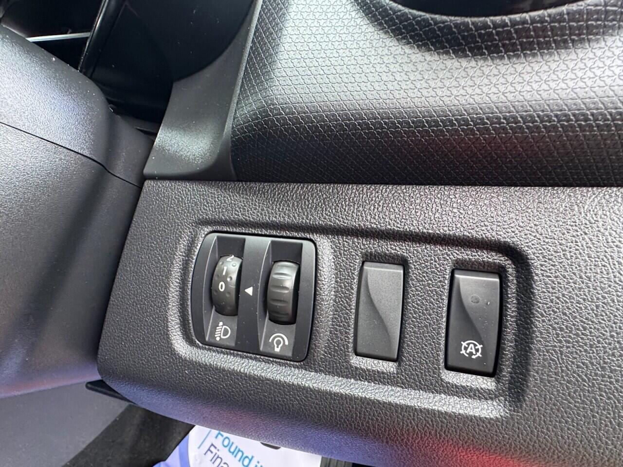 Used Renault Clio 2015 for sale - 76701398: Photo 51