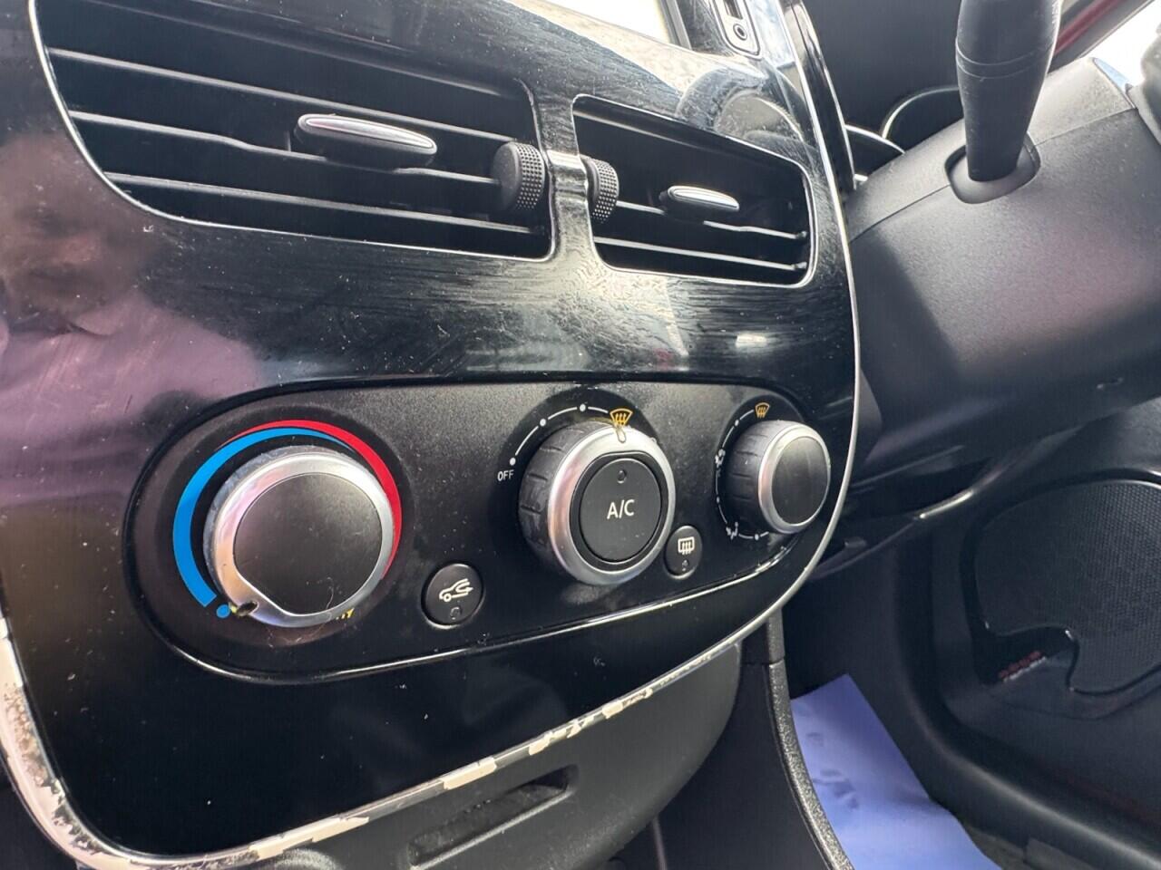 Used Renault Clio 2015 for sale - 76701398: Photo 52