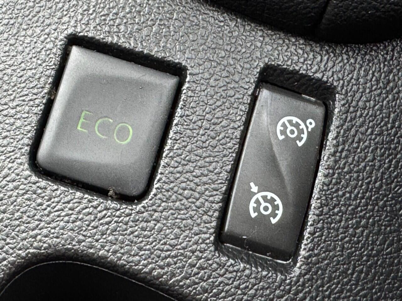 Used Renault Clio 2015 for sale - 76701398: Photo 53