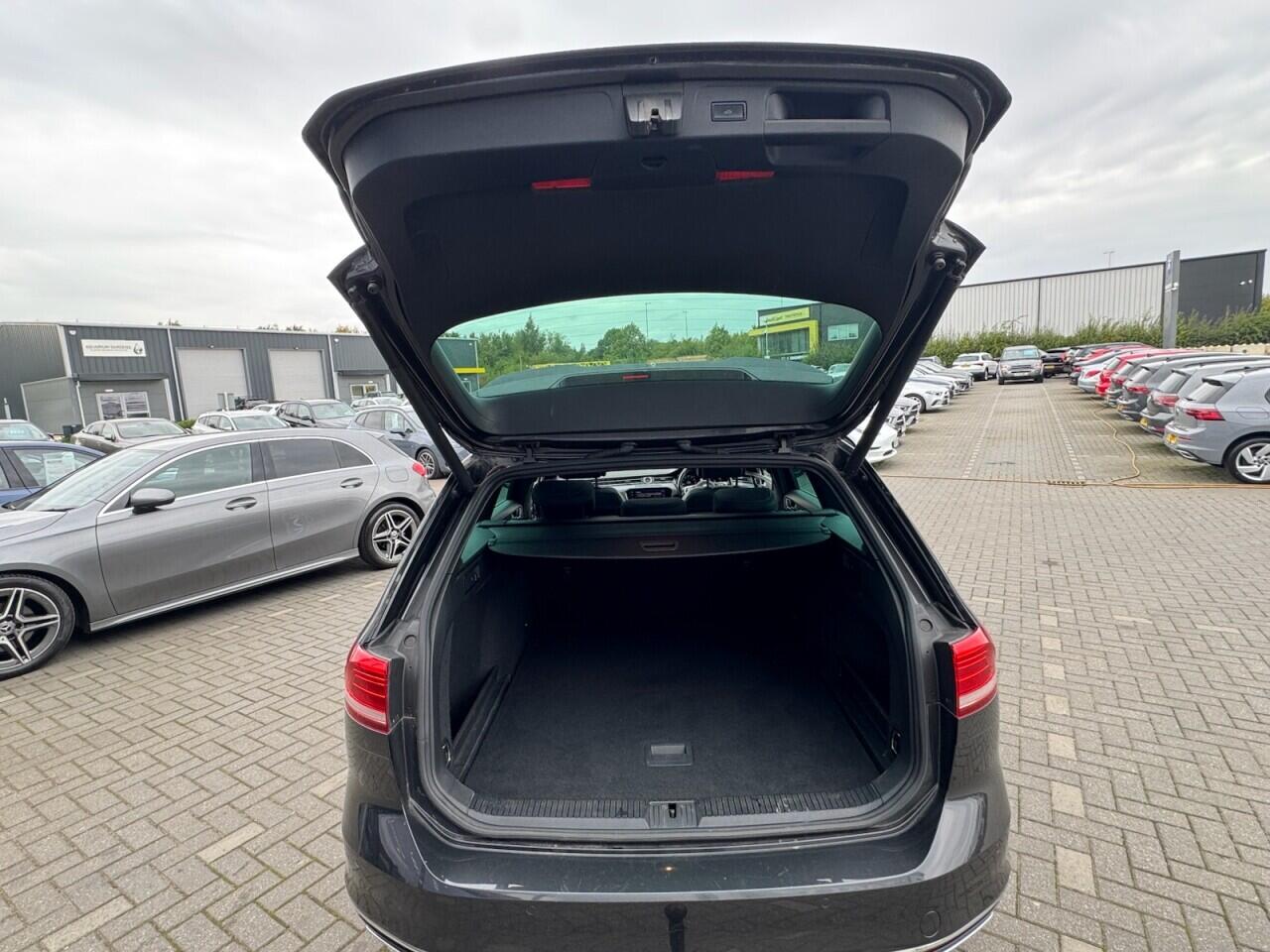 Used Volkswagen Passat for sale - 76701373: Photo 44