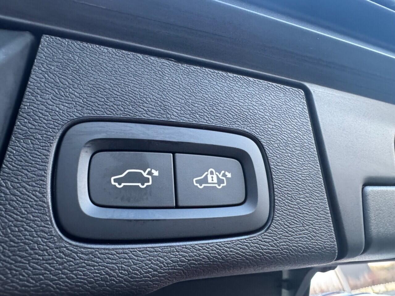 Used Volvo XC60 2025 for sale - 77425049: Photo 40