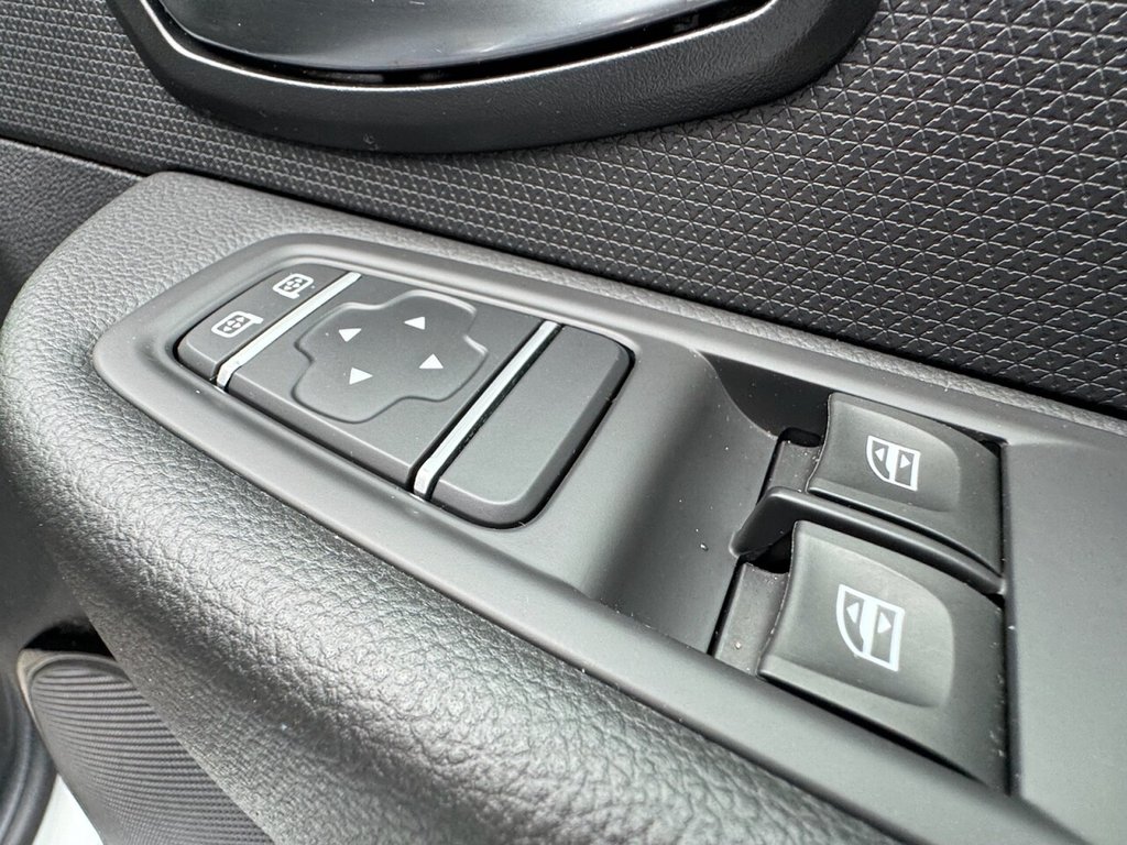 Used Renault Clio 2019 for sale - 76558824: Photo 41