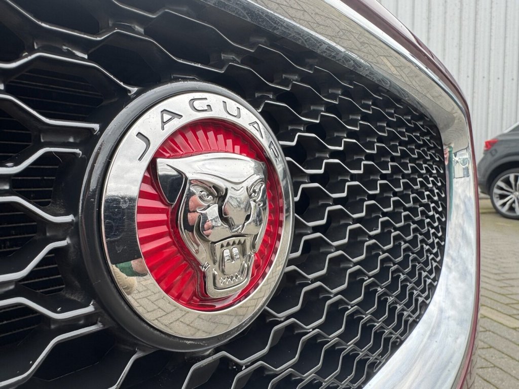 Used Jaguar XE 2015 for sale - 76558874: Photo 41