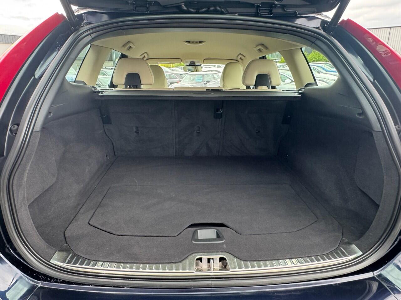 Used Volvo XC60 2017 for sale - 78170219: Photo 42