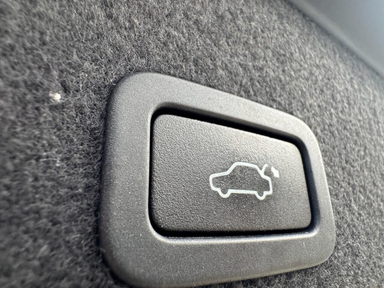 Used Volvo XC60 2017 for sale - 78170219: Photo 44