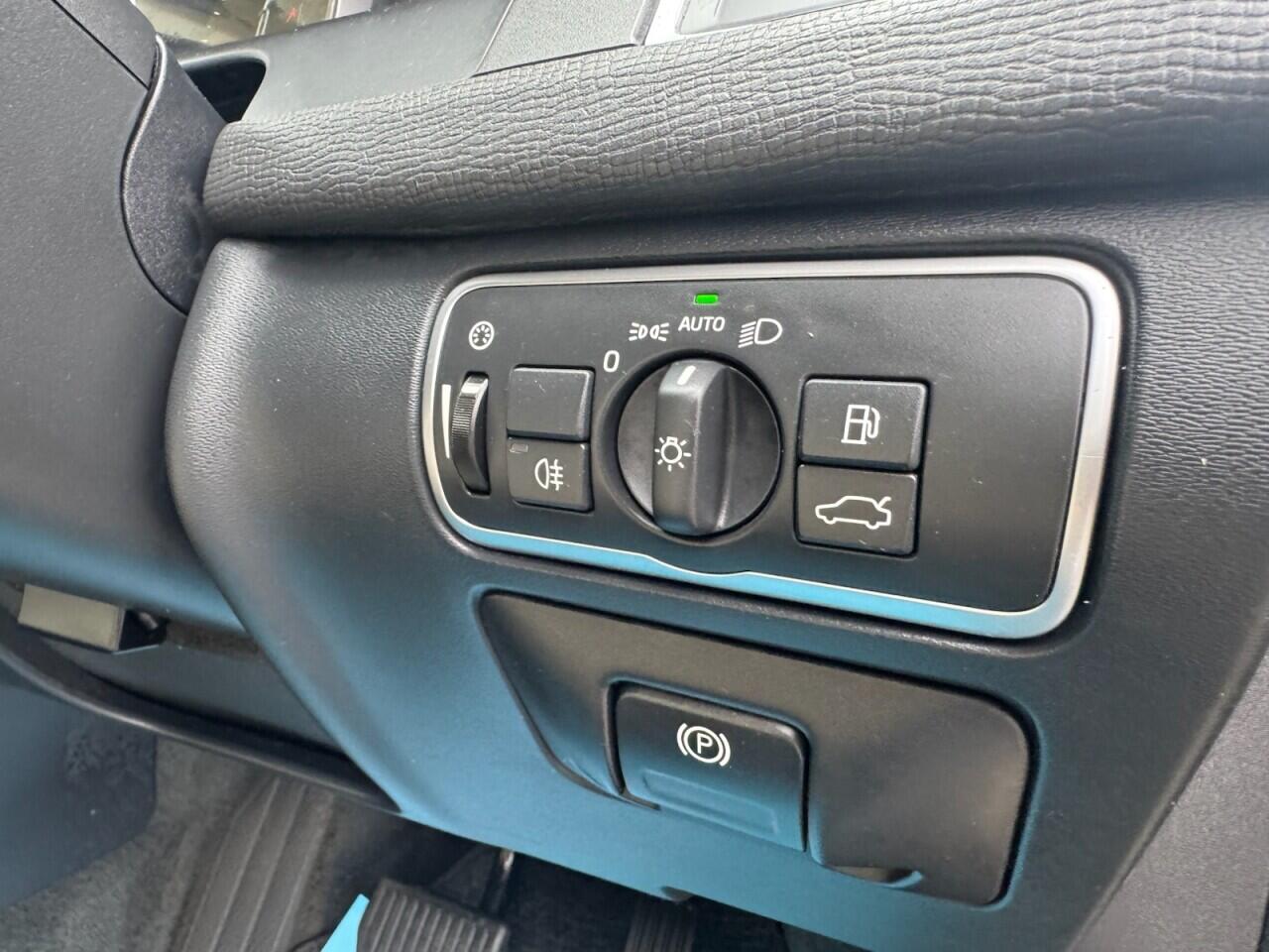 Used Volvo XC60 2017 for sale - 78170219: Photo 59