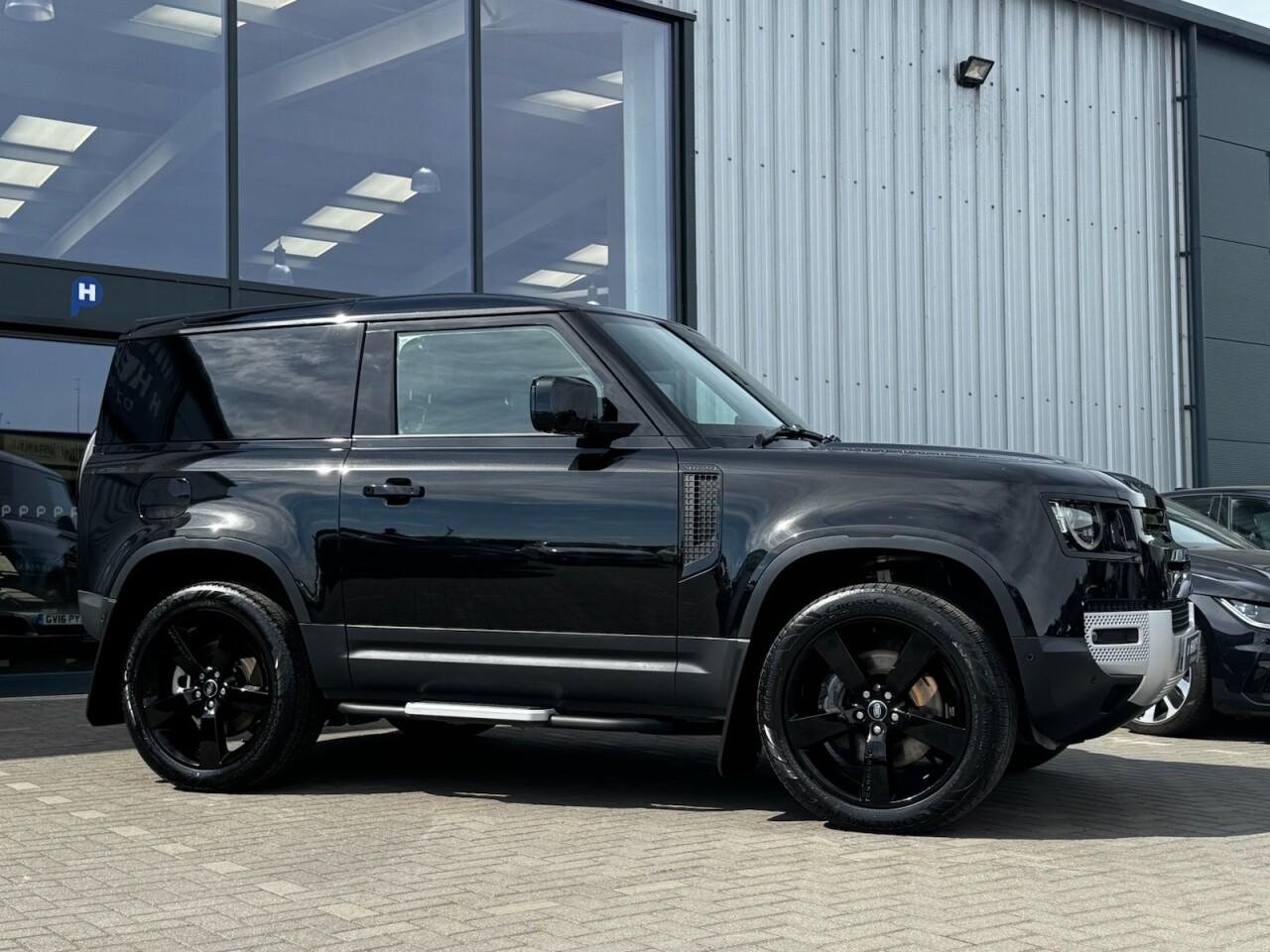 Used Land Rover Defender 2023 for sale - 76702372: Photo 19