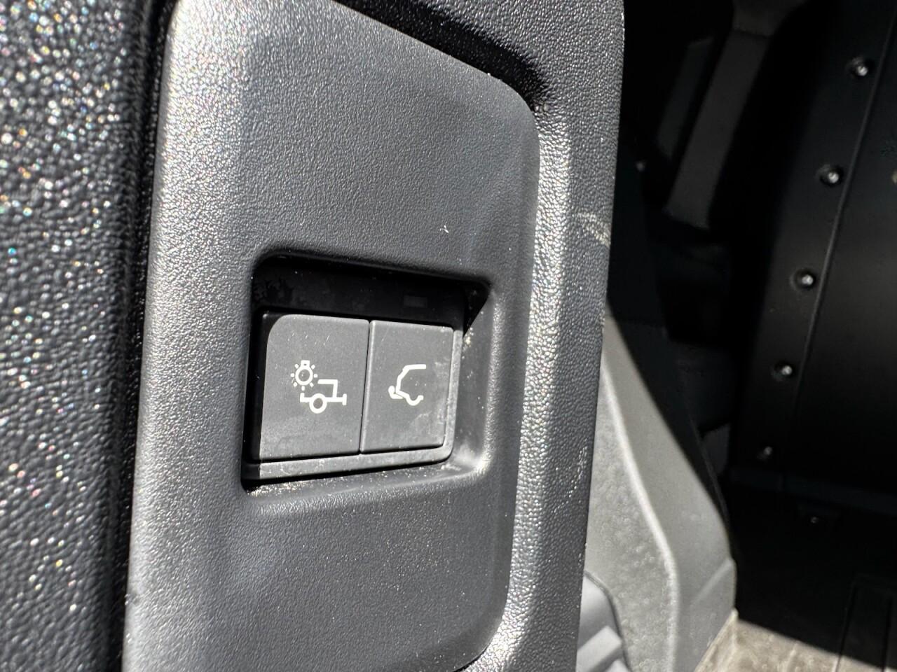 Used Land Rover Defender 2023 for sale - 76702372: Photo 43