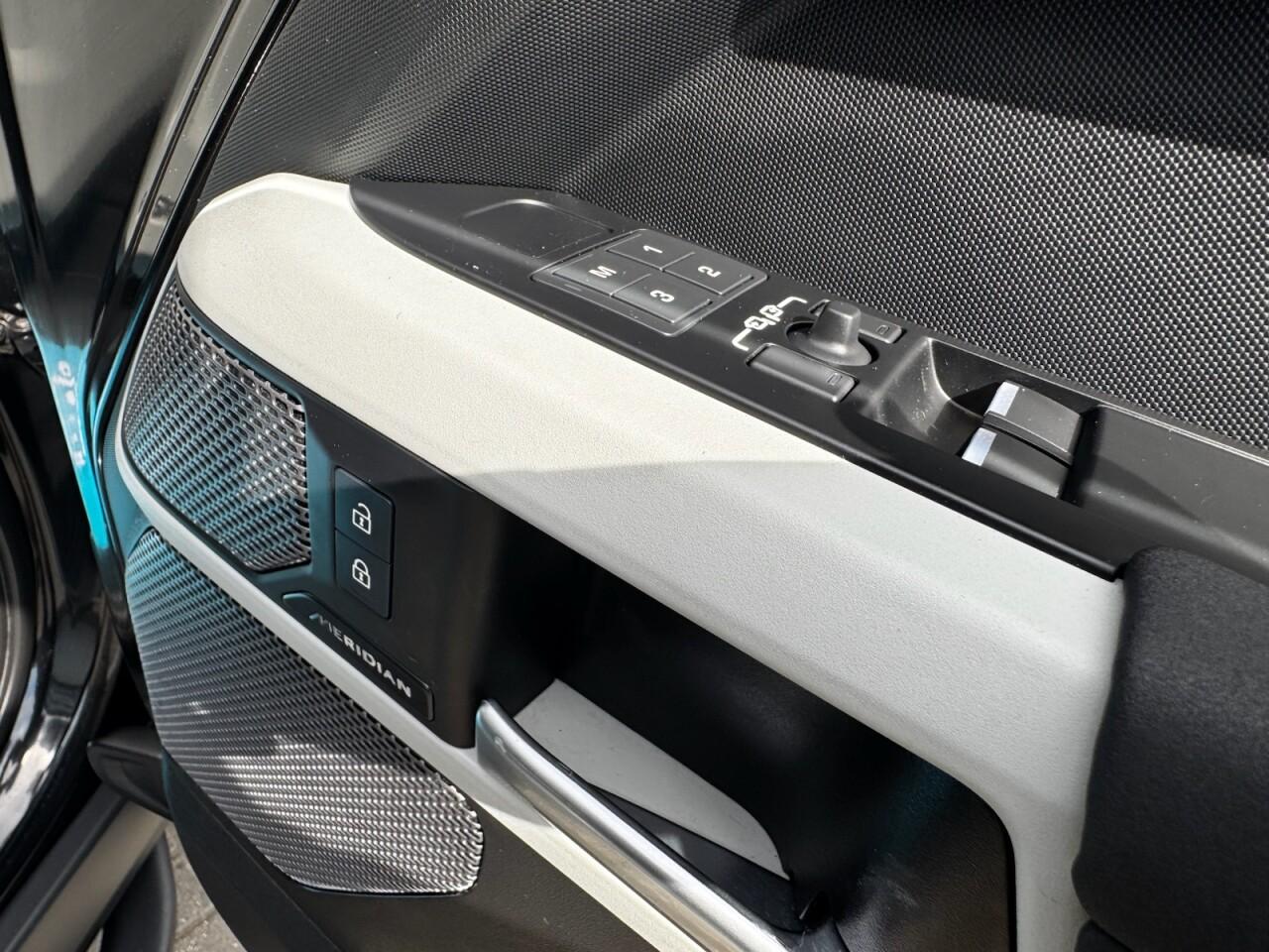 Used Land Rover Defender 2023 for sale - 76702372: Photo 69